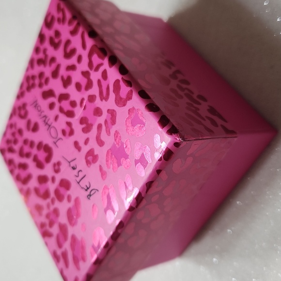 Betsey Johnson Daisy Pendant - Picture 4 of 6